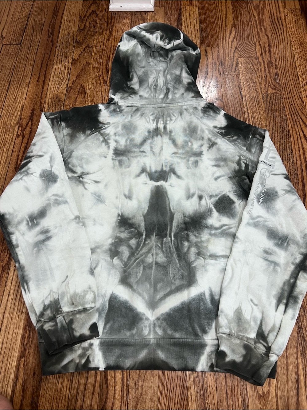 Talentless Men’s Heavyweight Hoodie Tie Dye Graphic Black And White Size Medium - Picture 7 of 7